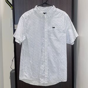 Men’s RVCA Slim Fit Button Down. Size L.